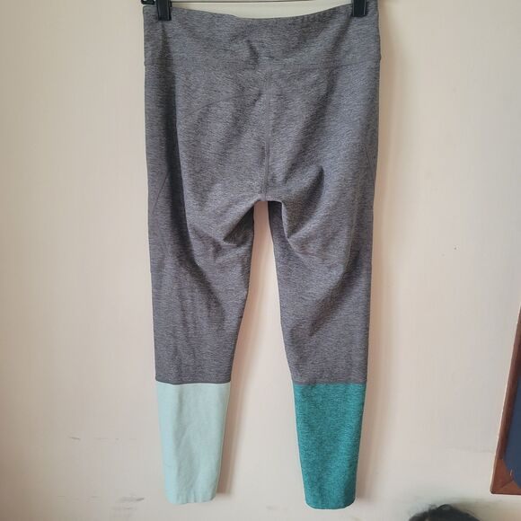 Outdoor Voices Colorblock 7/8 Dipped Warmup Legging Green gray size L - Picture 3 of 5